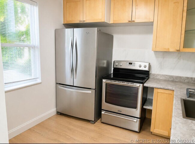 Building Photo - 2851 Somerset Dr