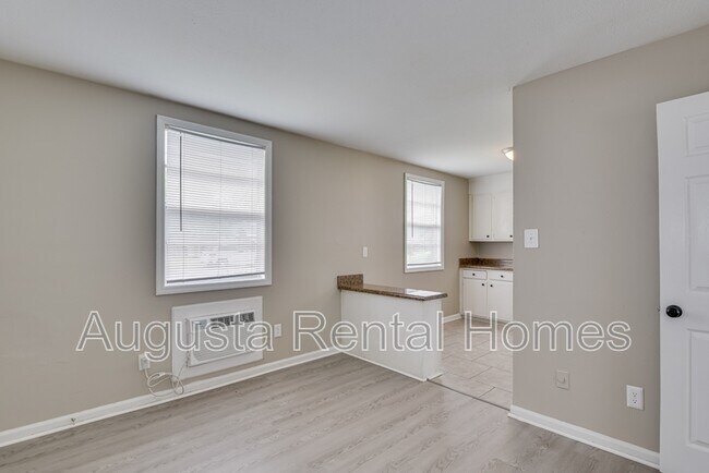 Building Photo - 323A Verdery Dr