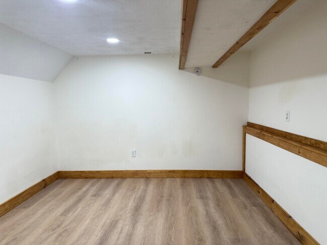 Building Photo - 192 Dorrs Corner Rd