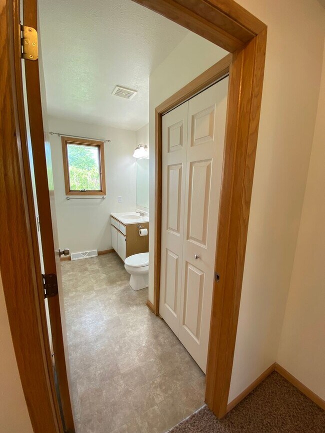 Building Photo - 523