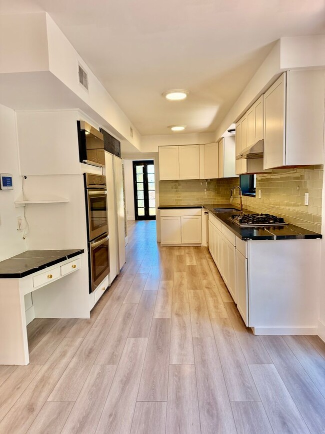 Building Photo - Gorgeous Encino Hills Home