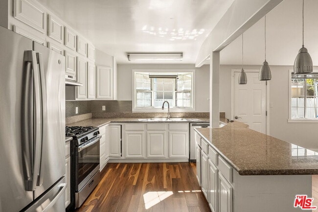 Building Photo - 2939 Oakhurst Ave