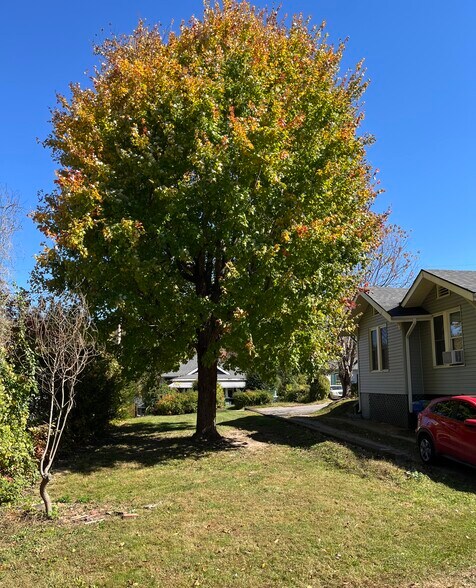 Building Photo - 32 Pine Grove Ave