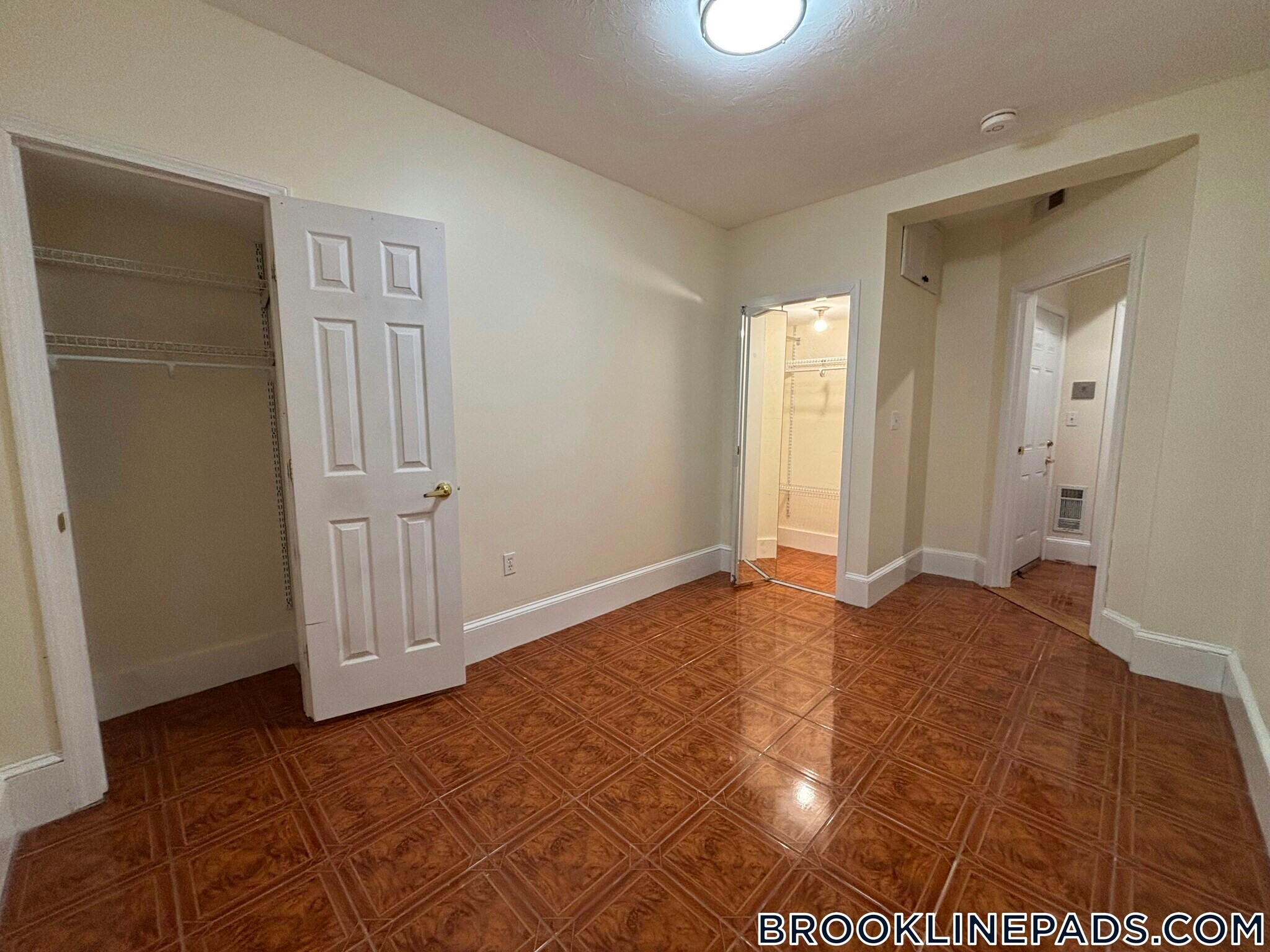 Building Photo - 69 Babcock St