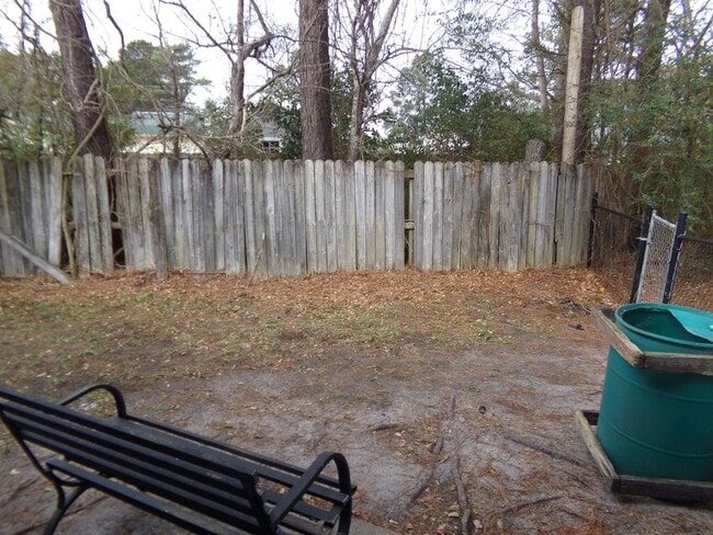 Building Photo - Charming Triplex