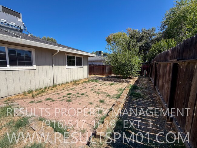 Building Photo - 5568 Hillsdale Blvd