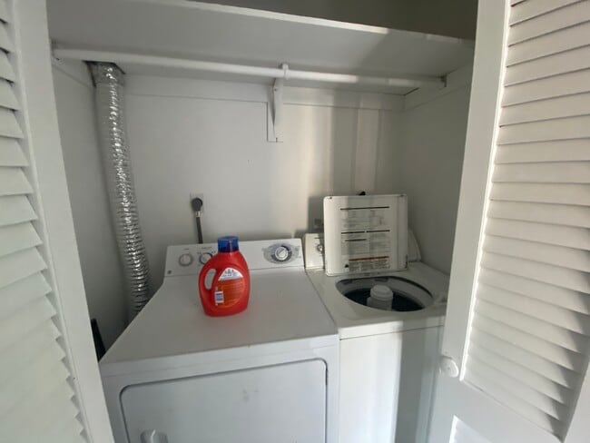 Building Photo - 2074 Motor Pky