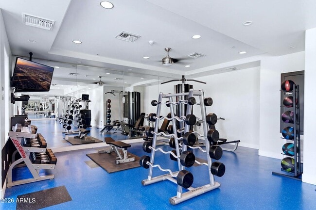 Building Photo - 945 E Playa Del Norte Dr