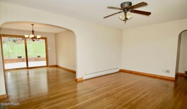 Building Photo - 1561 PA-171