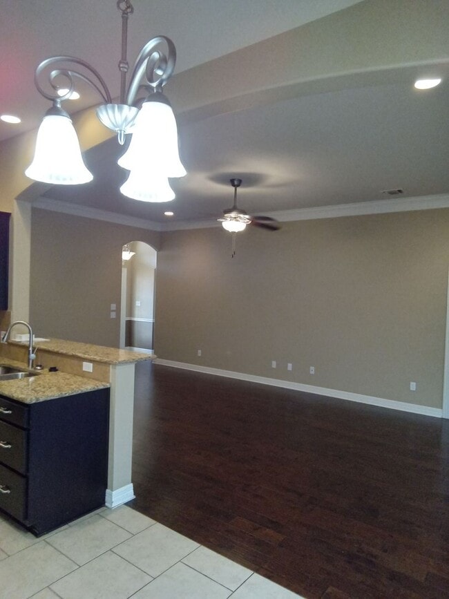 Building Photo - Savannah Place Dream Home