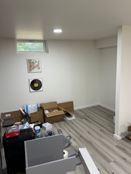 Office nook with lighting and electrical connections - 3806 Byram Ave