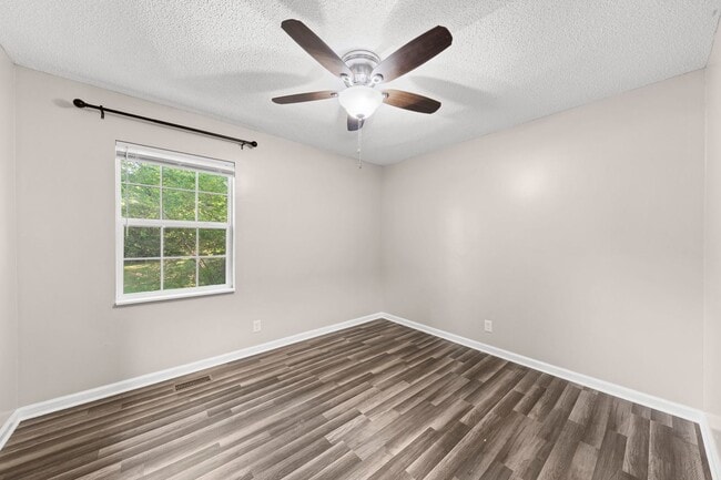 Building Photo - Charming Renovated 2 Bedroom Home with Spacious Yard & Updated Interior