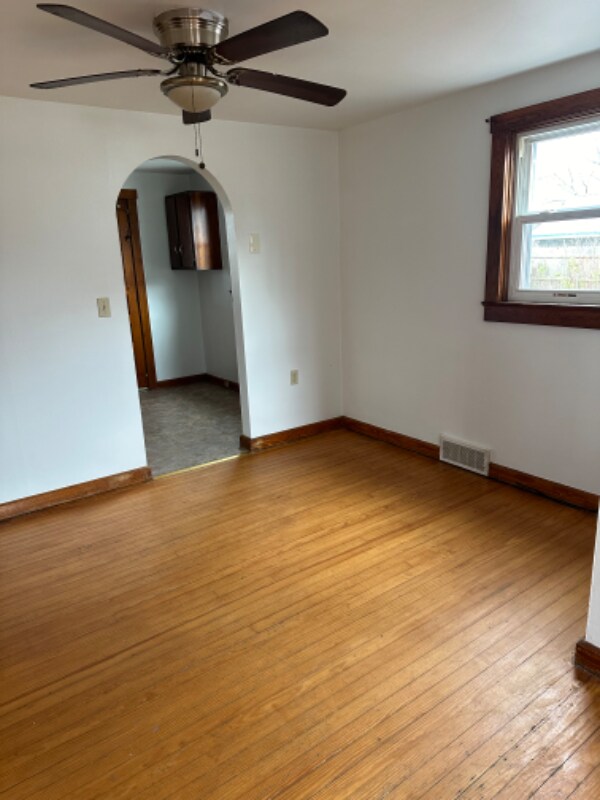 Building Photo - 745 Naylor Ave