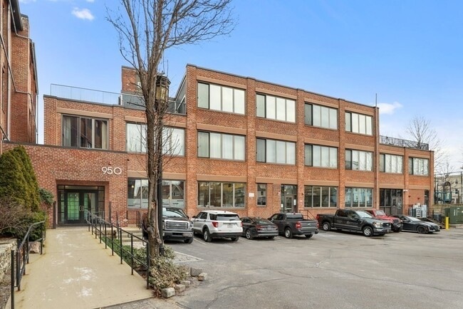 Building Photo - 950 Dorchester Ave