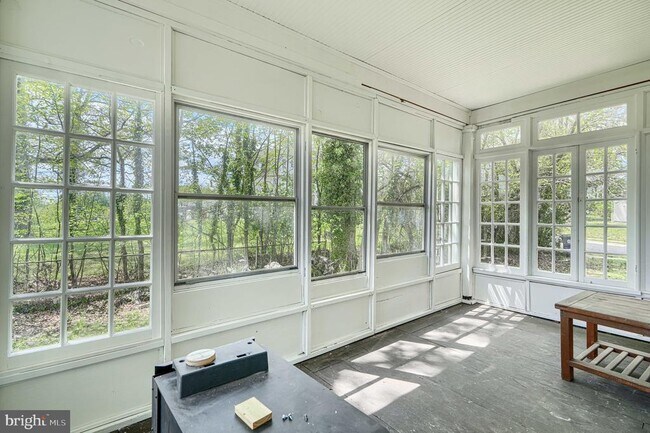 Building Photo - 3213 Vickers Rd