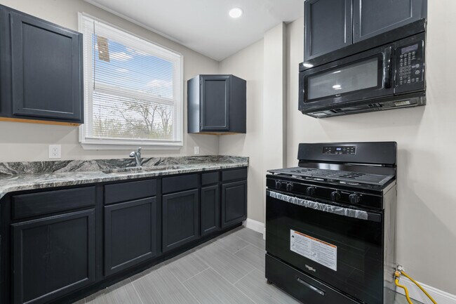 Building Photo - 13496 Hazelridge St