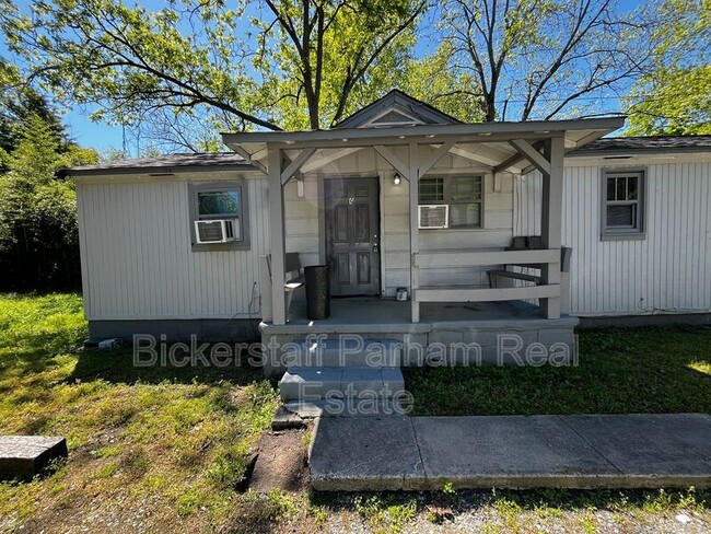 Primary Photo - 826 Winston Rd