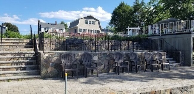 Building Photo - 253 Lynn St