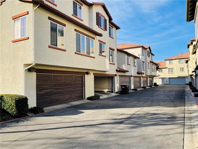 Building Photo - 33590 Willow Haven Ln