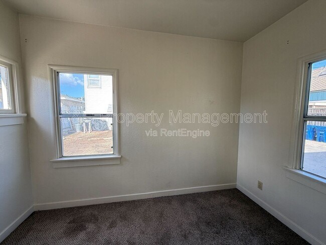 Building Photo - 21625 E Cliff Dr