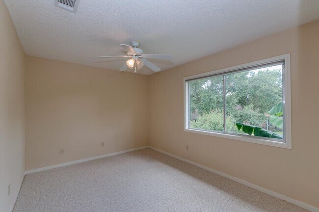 Building Photo - 11310 Chiselhurst Way Ct