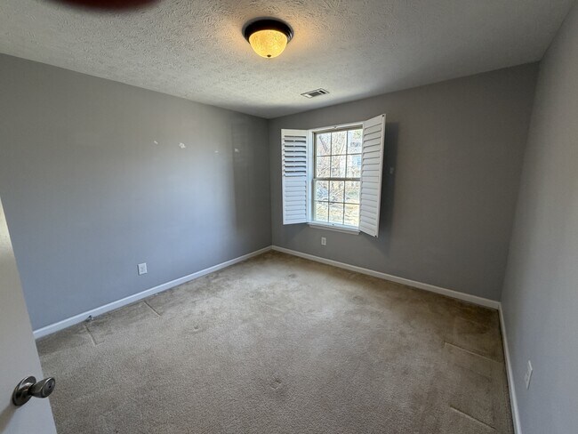 Building Photo - 127 Otter Glen Dr