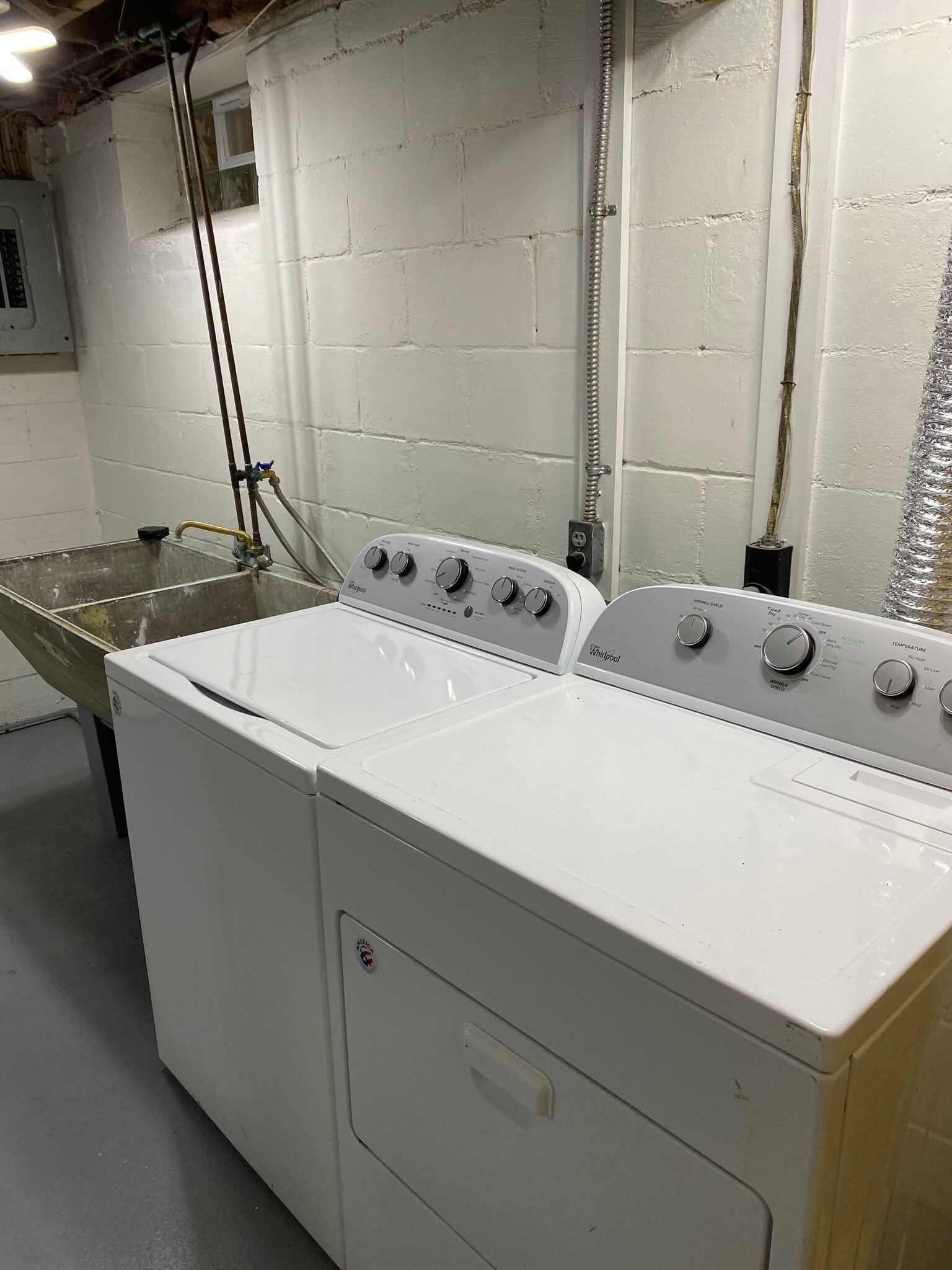 Washer dryer - 2529 Broad Blvd