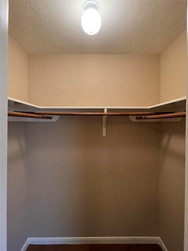 Building Photo - 14223 Bishop Bend Ln