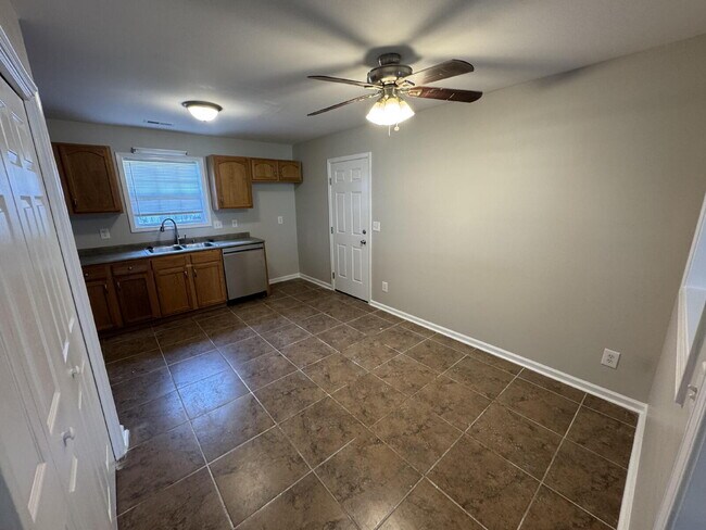 Building Photo - 404 Faulkner Dr