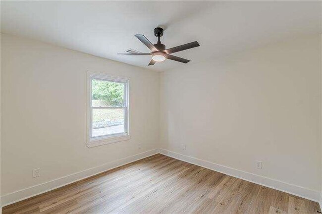 Building Photo - 525 Rosemont Dr