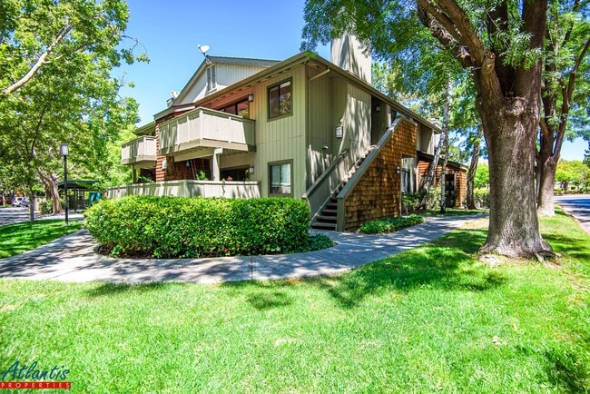 Primary Photo - Beautiful Condo | Central A/C | Private Ba...