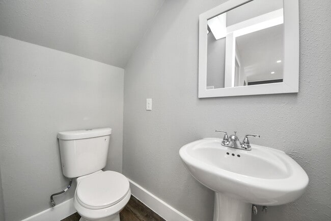 Building Photo - 15423 Ridingwood Dr