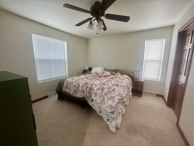 Building Photo - 2037-2039  River Point Court - 2039
