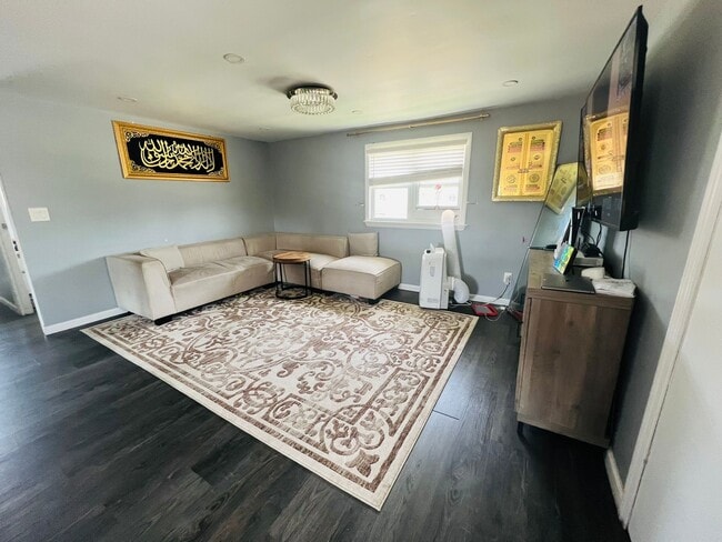 Building Photo - 199 Poppy Ave