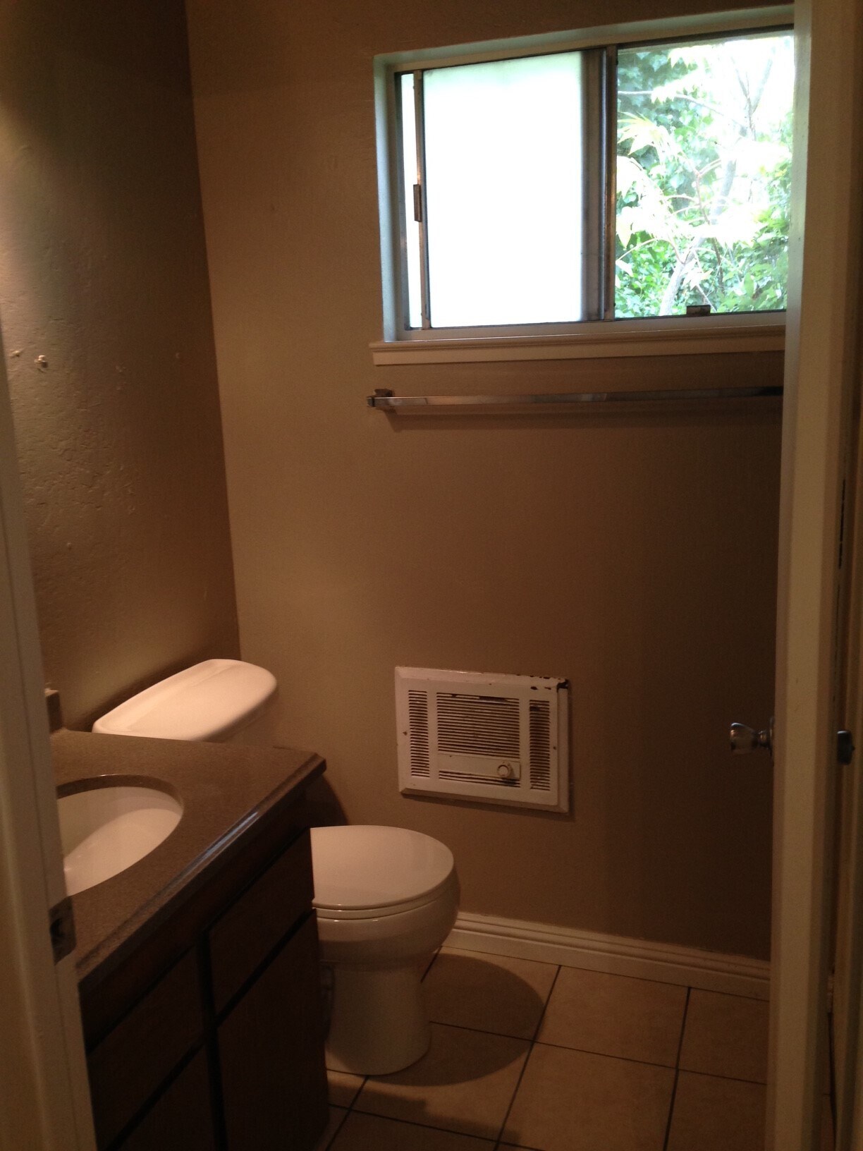 Full bath - 318 Market St