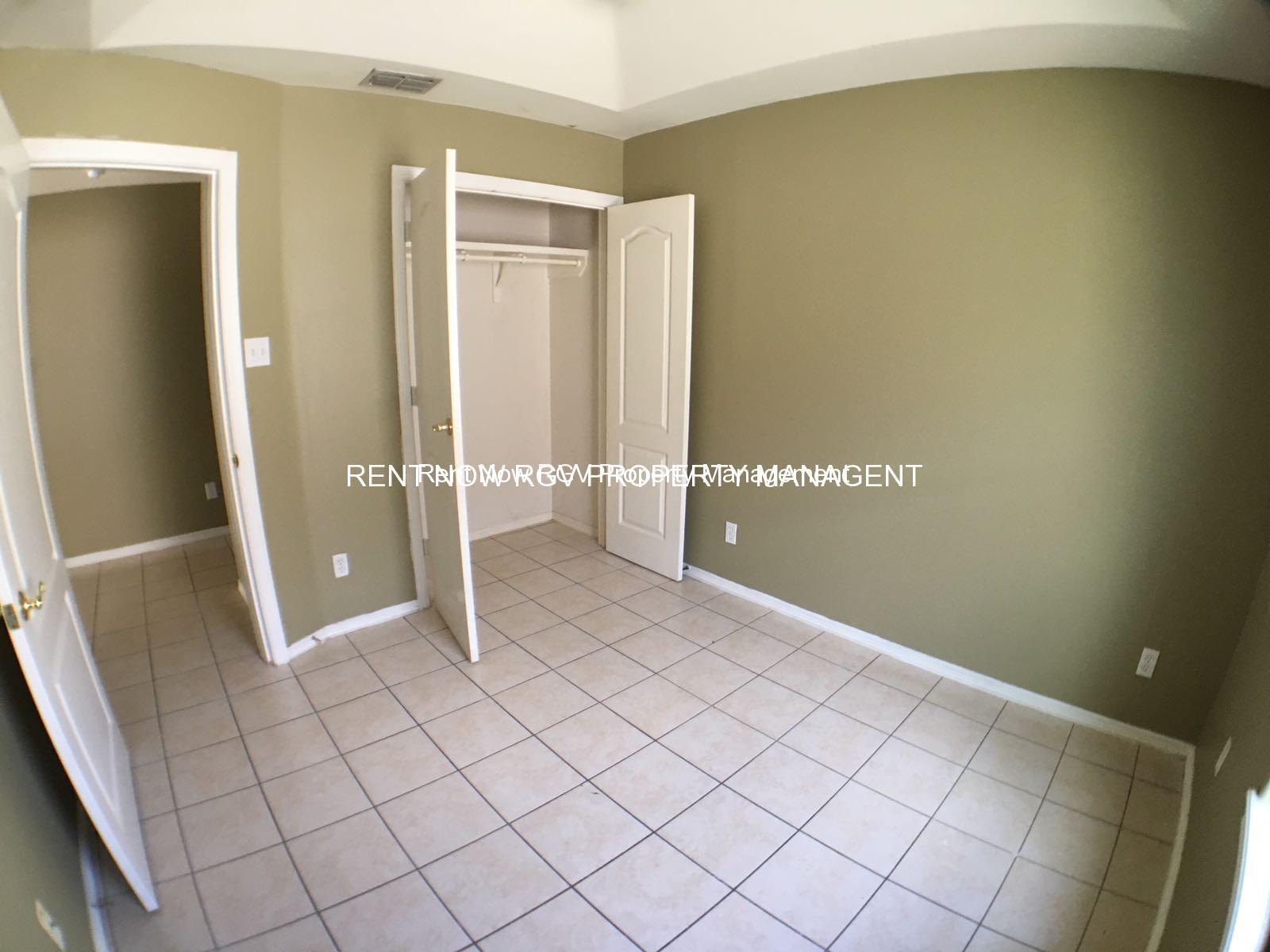 Building Photo - 1304 W Fig Ave