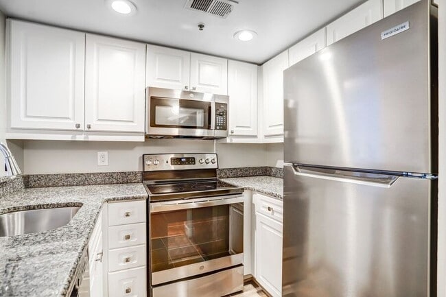 Building Photo - 1727 R St NW