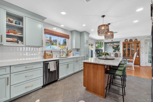 Building Photo - 49 Clover Hill Dr