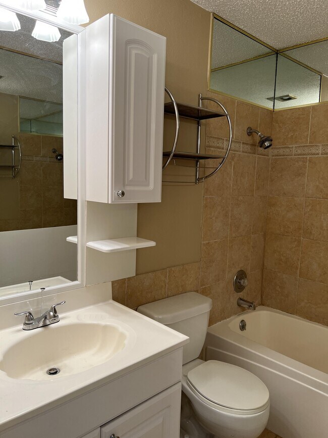 Building Photo - 116 Meadow Lark