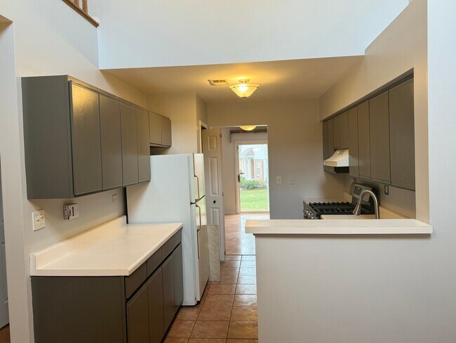 Building Photo - 1397 Ashbury Ln E