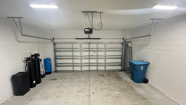 Building Photo - BEAUTIFUL 3 Bedroom, 2 Bathroom Home in Palm Bay!! (NEW PICTURES COMING SOON!!)