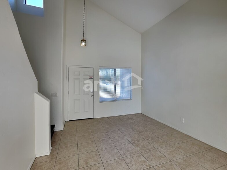 Building Photo - 10633 W Piccadilly Rd