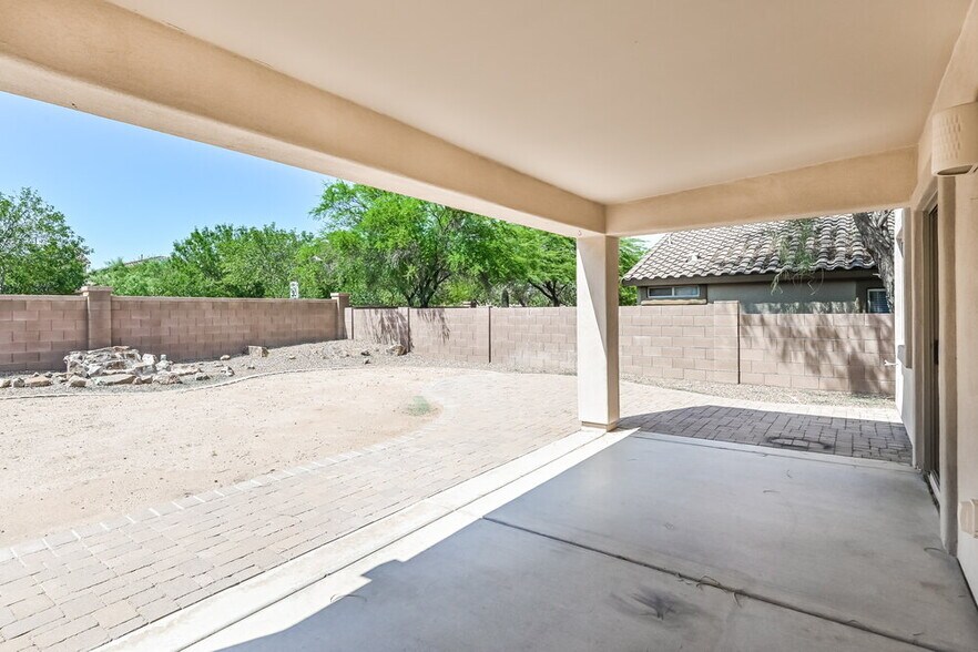 Building Photo - 816 W Calle Ormino