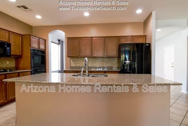 Building Photo - 732 West Camino Tunera