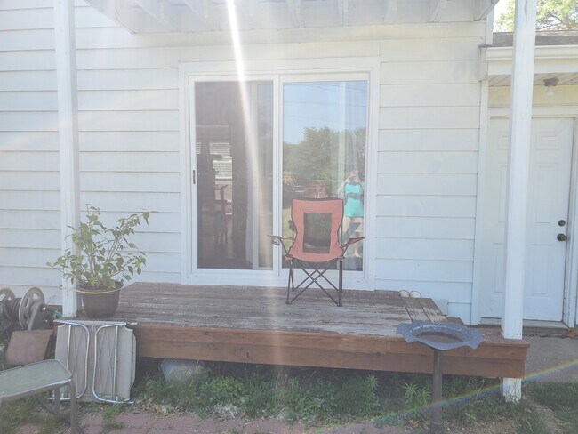 Deck - 4402 Dwight Dr