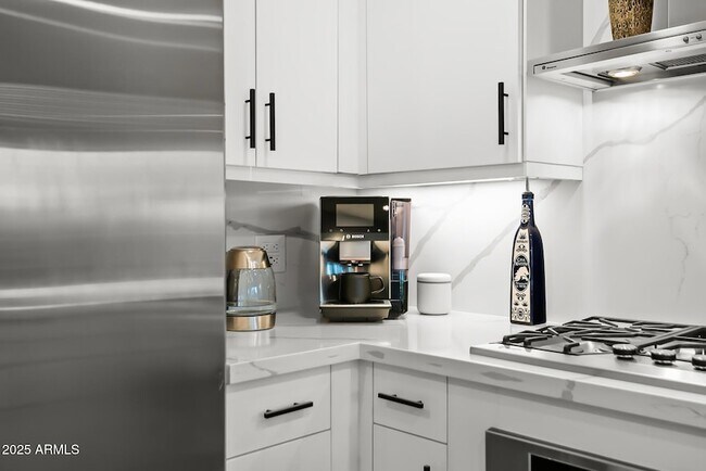 Building Photo - 7167 E Rancho Vista Dr