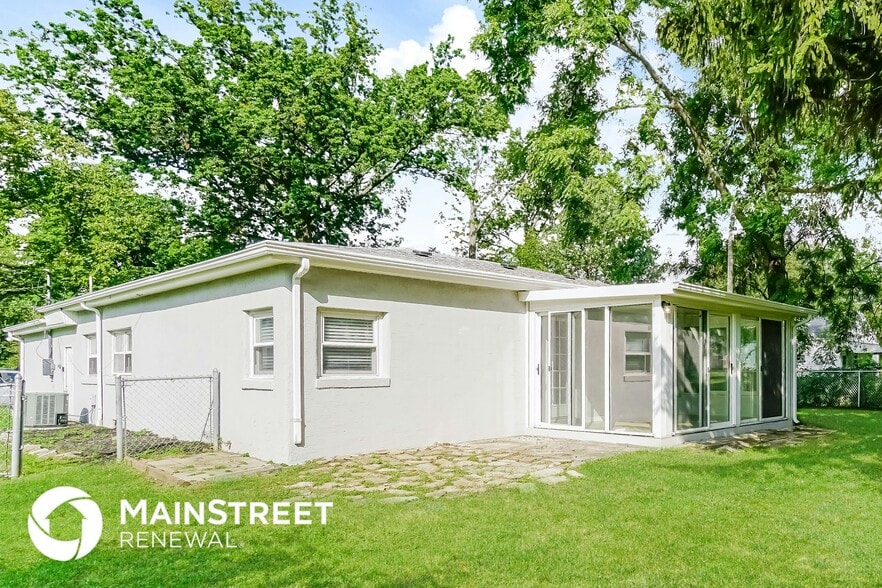 Building Photo - 3855 E Mound St