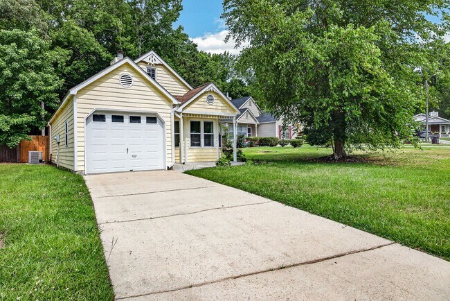 Building Photo - Charming 2Bed Near Piney Green & Camp Lejeune
