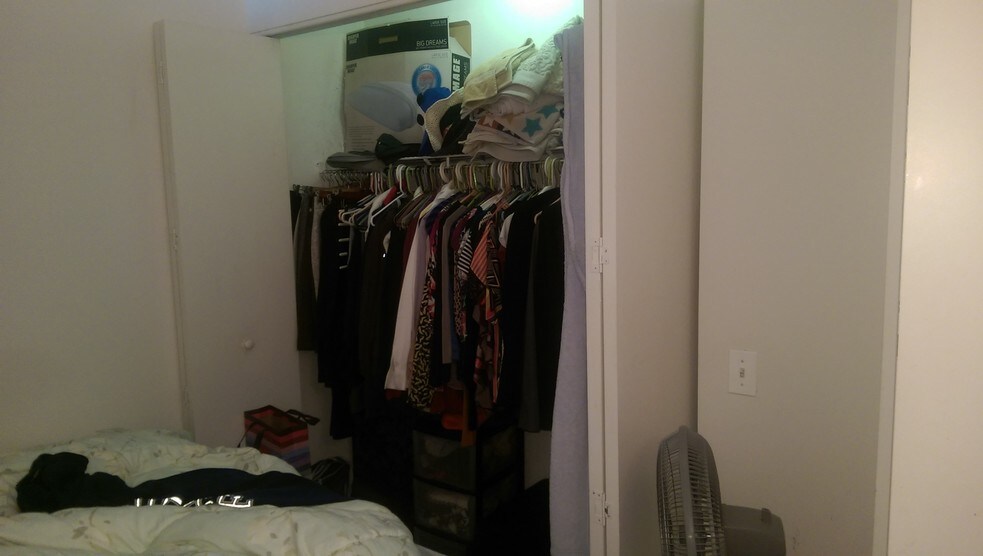 Building Photo - 320 E 21st St