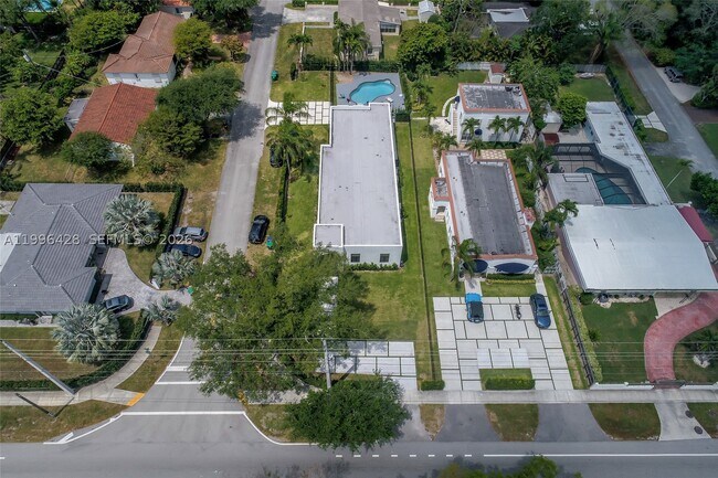 Building Photo - 5116 SW 57th Ave